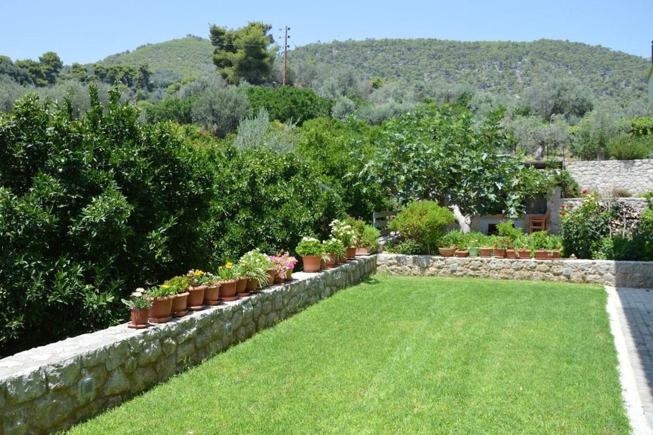 Spiti Portokali Apartment Epidaurus Bagian luar foto